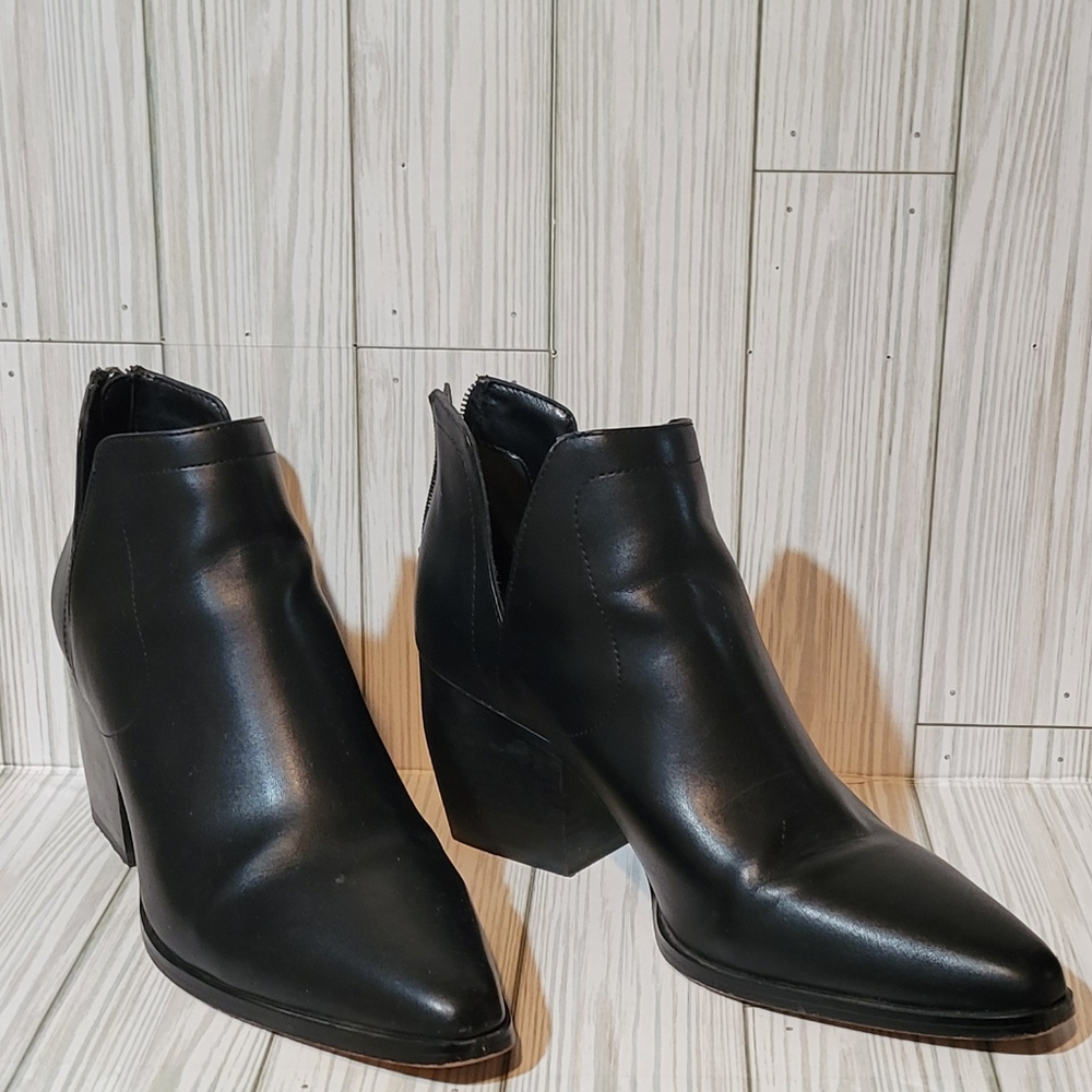 Vince Camuto Black Soft Leather Ankle Bootie Boots Moto Rocker Biker Size 9